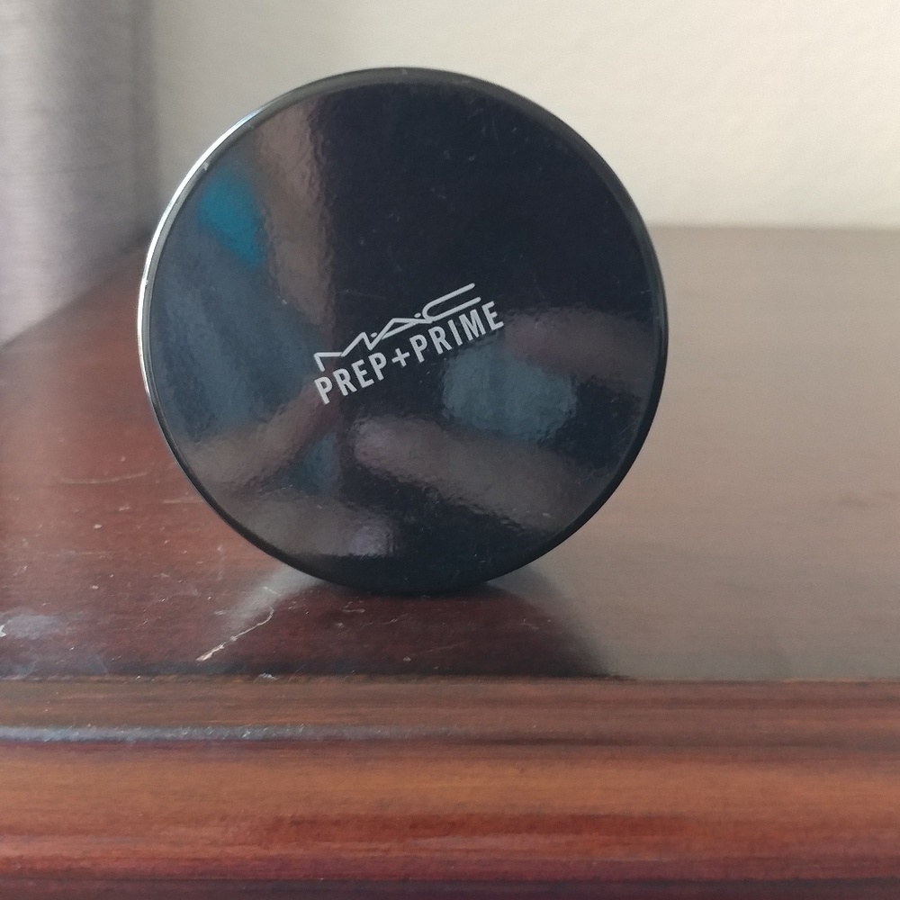 MAC prep+prime translucent powder.